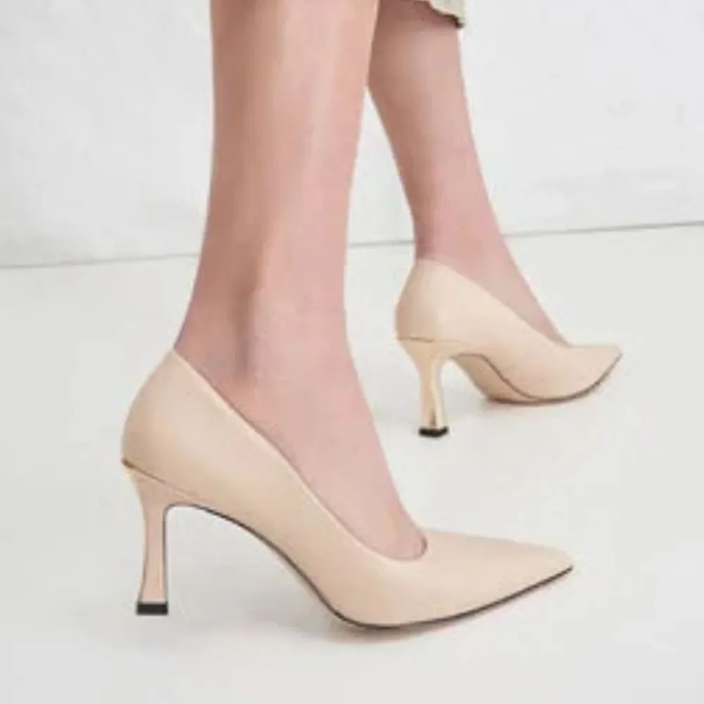 BRAND NEW CALVIN KLEIN KCCALLIA  POINTED TOE WOMEN'S SLIP-ON PUMP